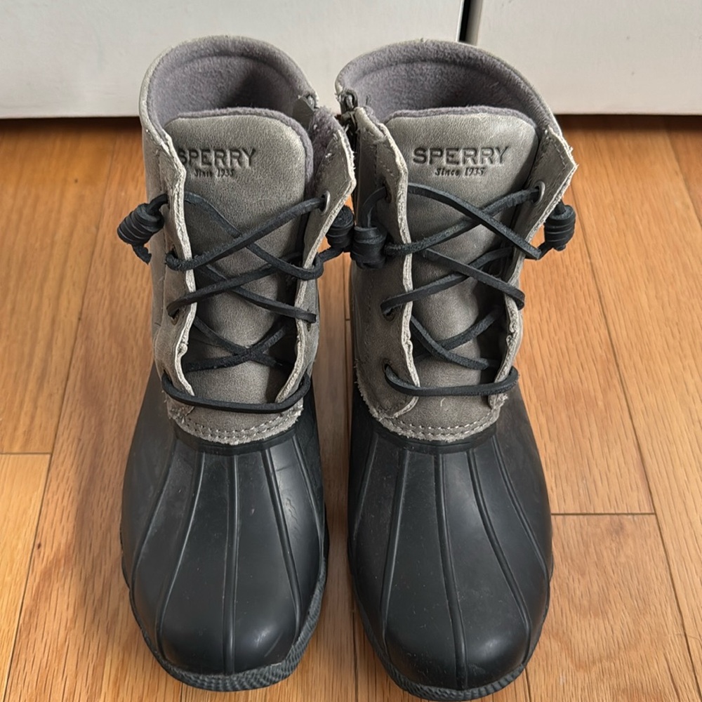 Sperry size 7